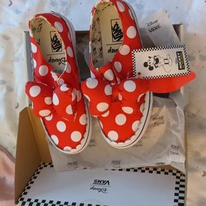 Brand New vans Minnie mouse bows in box.  Tag attached. Size 2